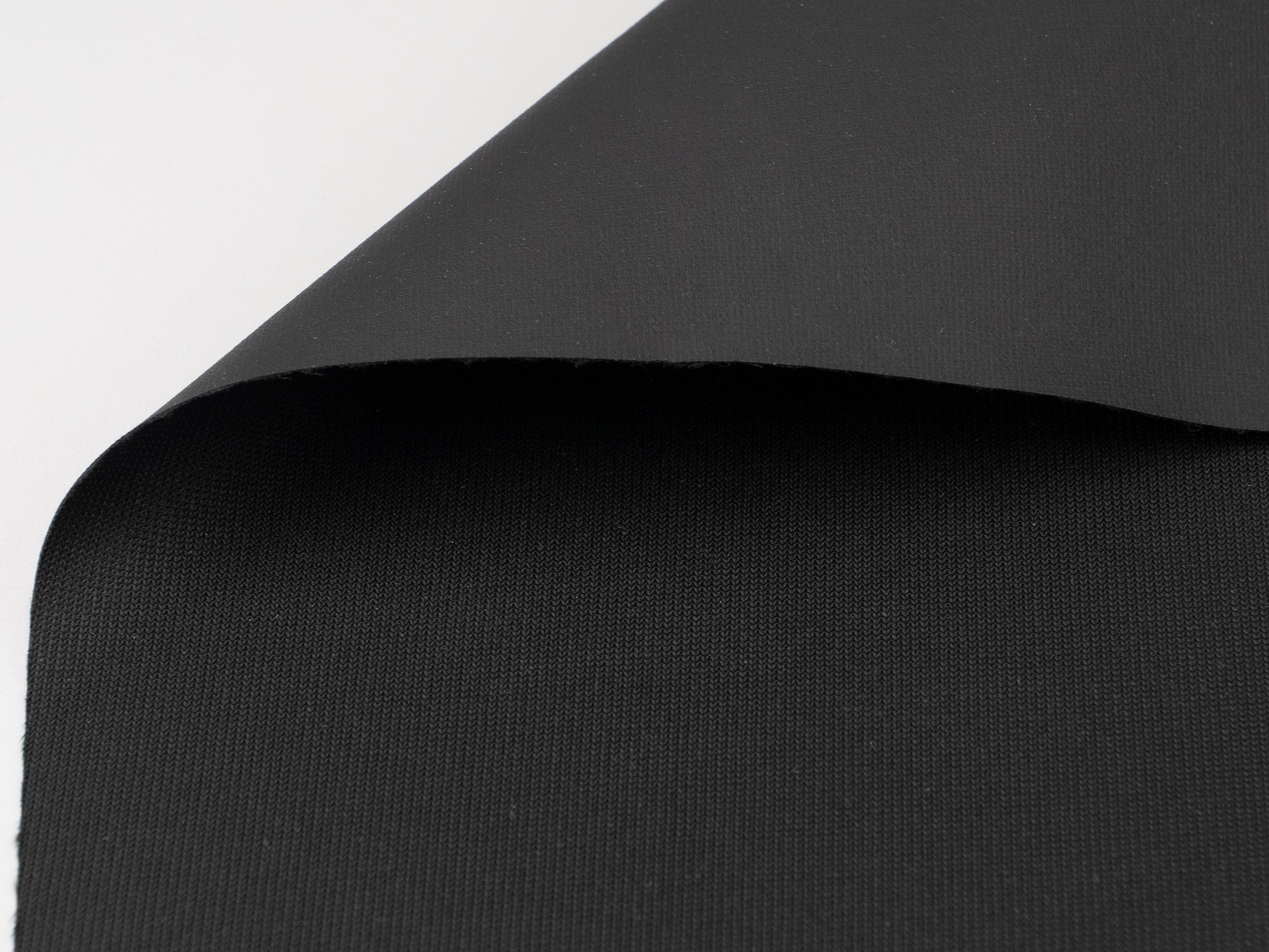 Blackback Soft Black FR, +/- 200 g/m2
not for printing
3,20 x +/- 50 m